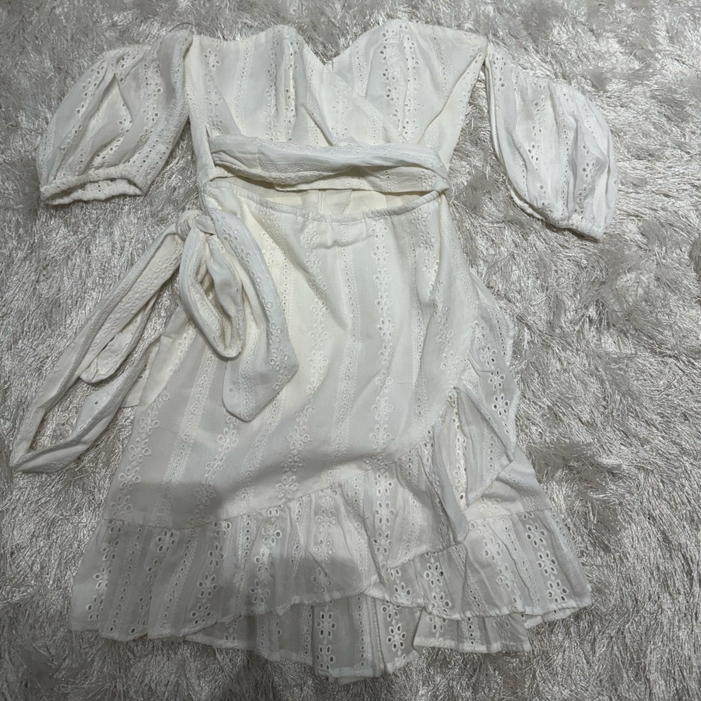 WHITE DRESS - Picture 2 of 4